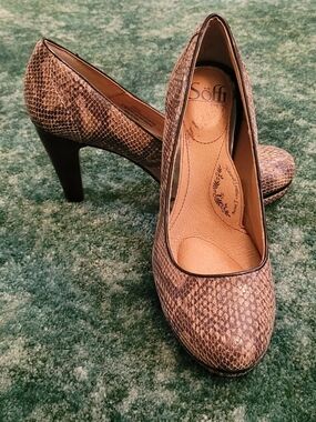 NWT Snake-Print Sofft Leather Pump